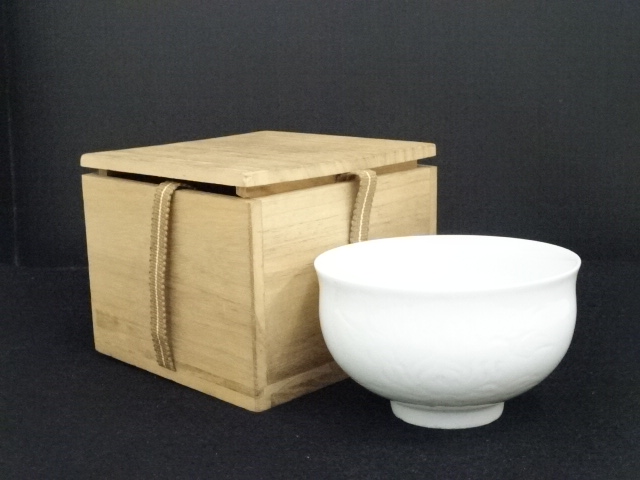 JAPANESE TEA CEREMONY / TEA BOWL CHAWAN / WHITE PORCELAIN / ARTISAN WORK